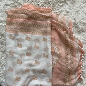 Knit scarf in cream and pink